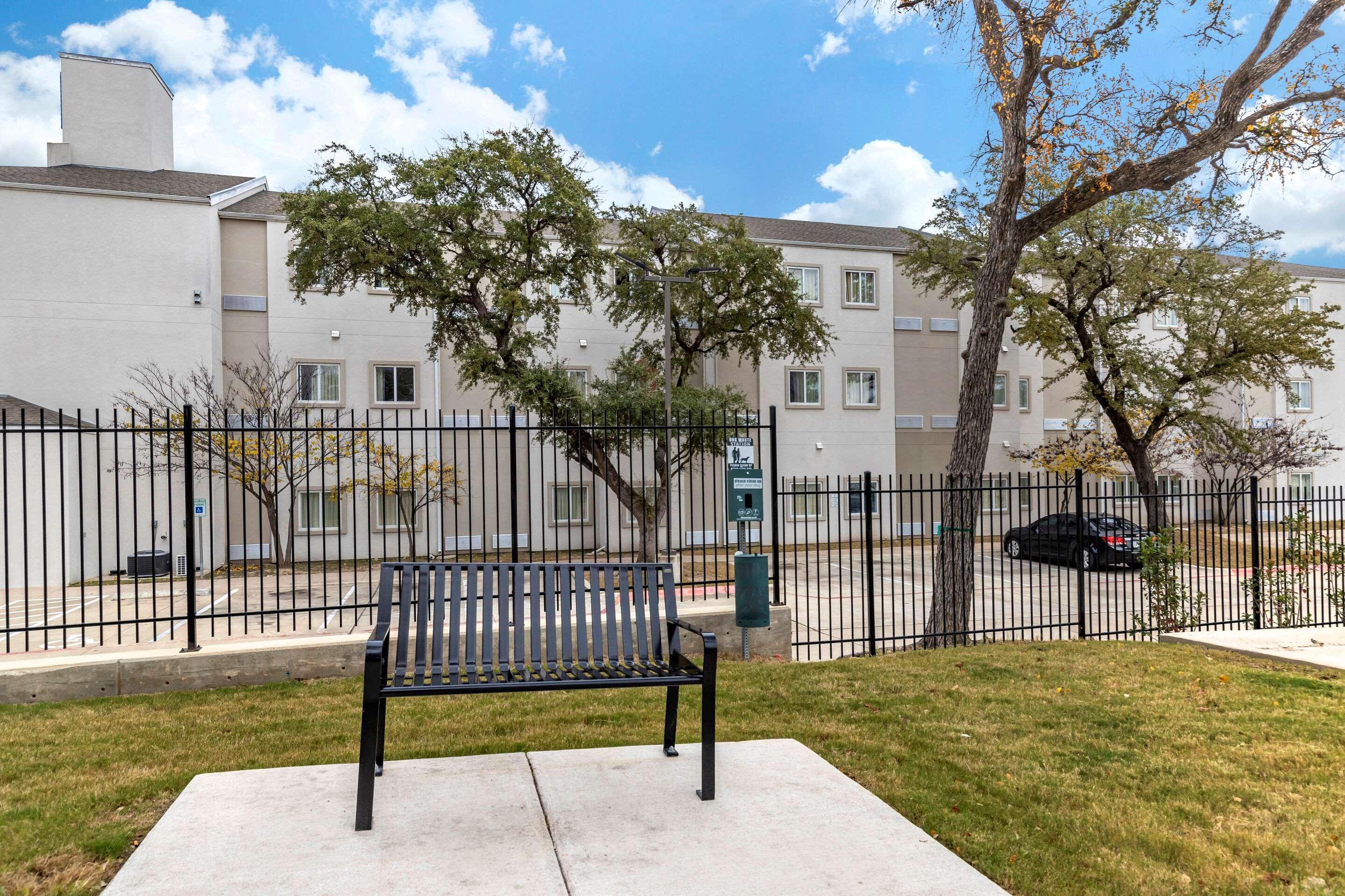 Comfort Suites Cedar Park Exterior photo